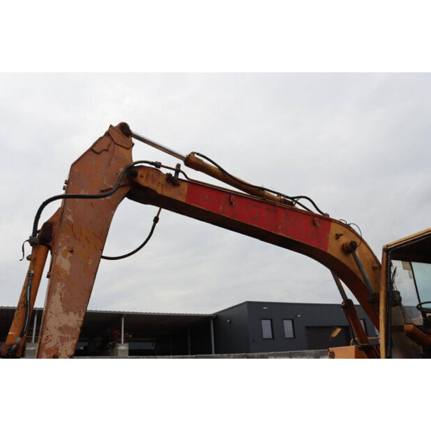 CASE 688B-P-40989701