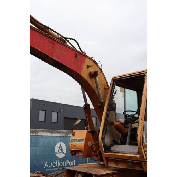 CASE 688B-P-40989702