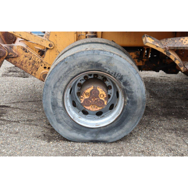 CASE 688B-P-40989703