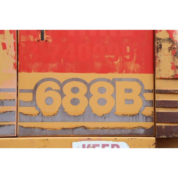 CASE 688B-P-40989705