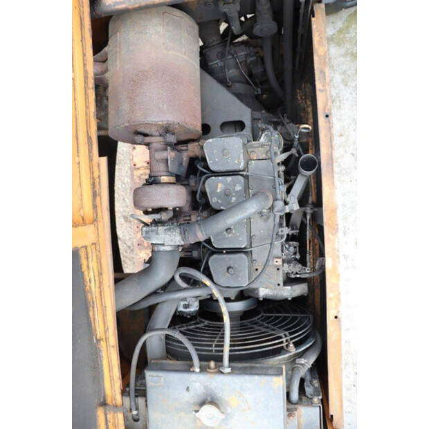 CASE 688B-P-40989709