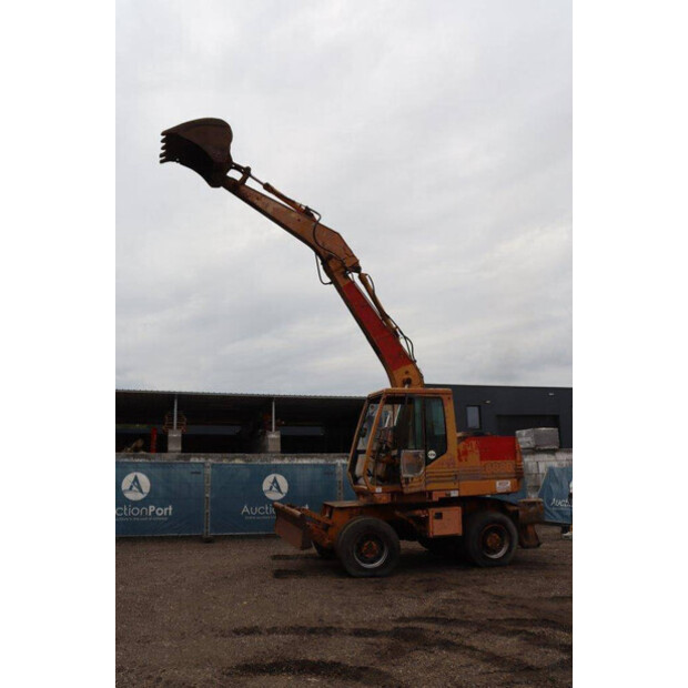 CASE 688B-P-40989713