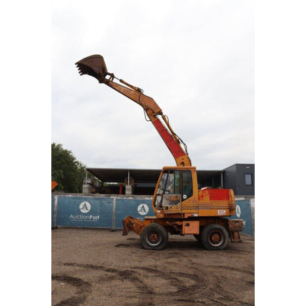 CASE 688B-P-40989714