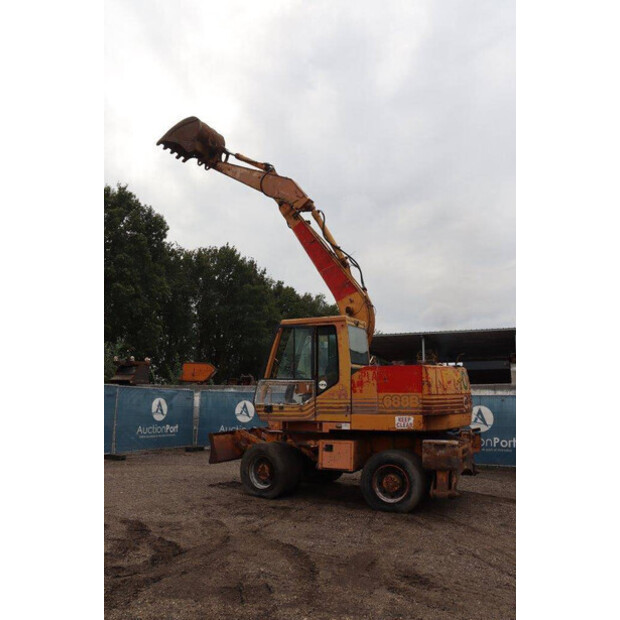 CASE 688B-P-40989715