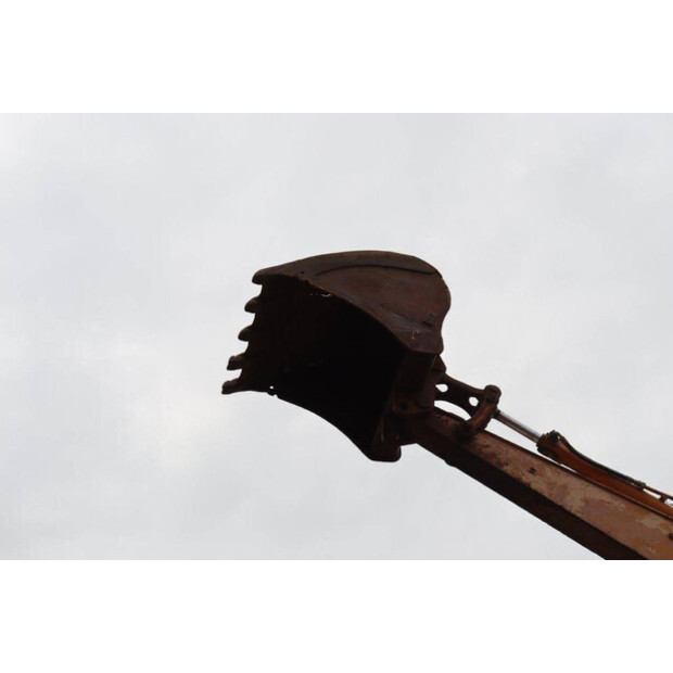 CASE 688B-P-40989716