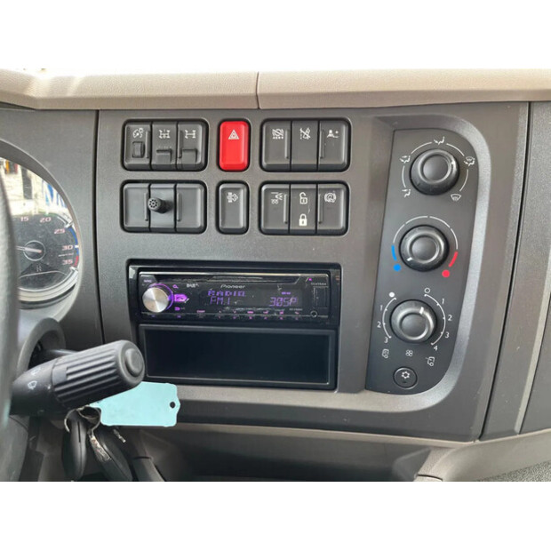 2018 DAF LF 230 FA-40990226