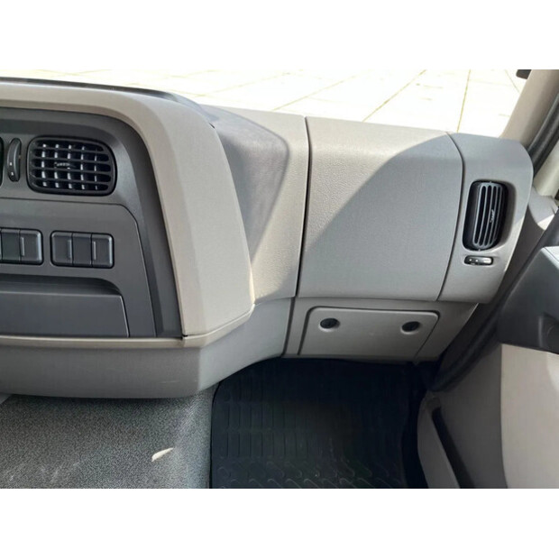 2018 DAF LF 230 FA-40990228