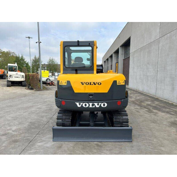 2010 فولفو EC55B-41007639