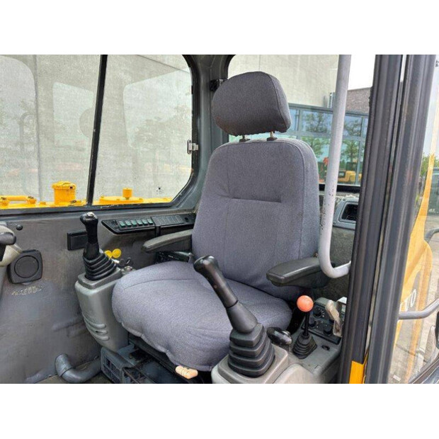 2010 فولفو EC55B-41007671