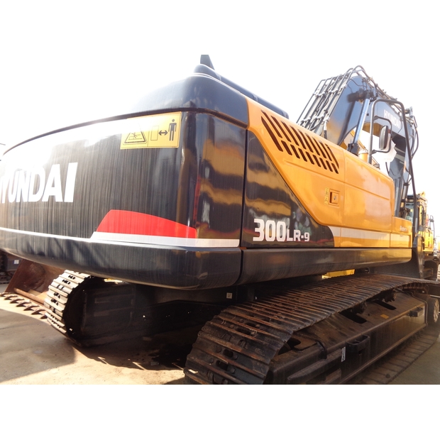 2021 هيونداي S300-41011951