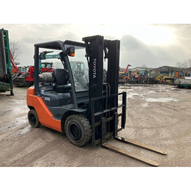 2010 تويوتا 02-8FG25-41012839