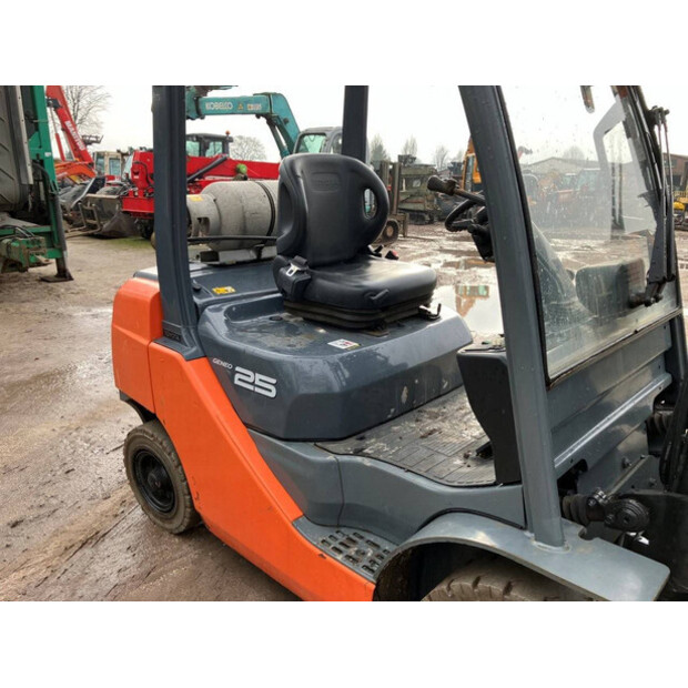 2010 تويوتا 02-8FG25-41012842