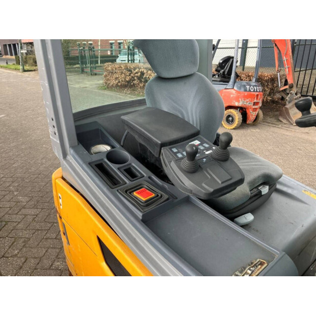 2017 Jungheinrich EFG218K-41013189
