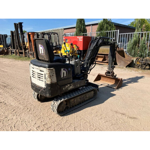 2002 تاكوتشي TB108-41013439