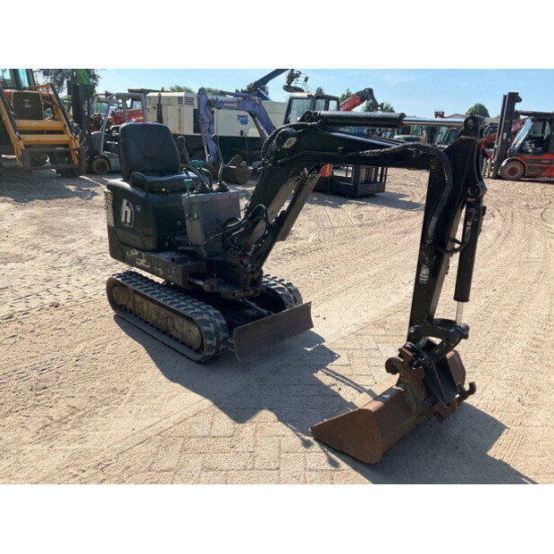 2002 تاكوتشي TB108-41013440