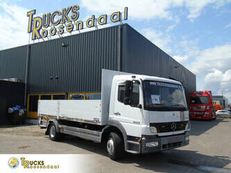 صورة ل شاحنات مسطحة 2005 مرسيدس بنز ATEGO 1223