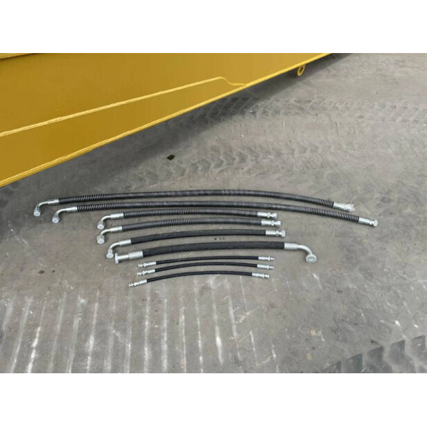 2025 Caterpillar 320D-41028351