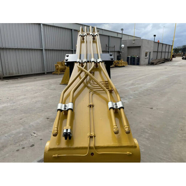 2025 Caterpillar 320D-41028359