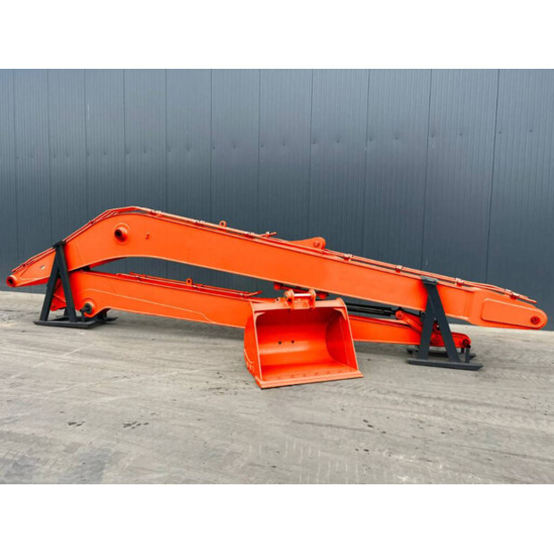 2025 Hitachi ZX220-41028467