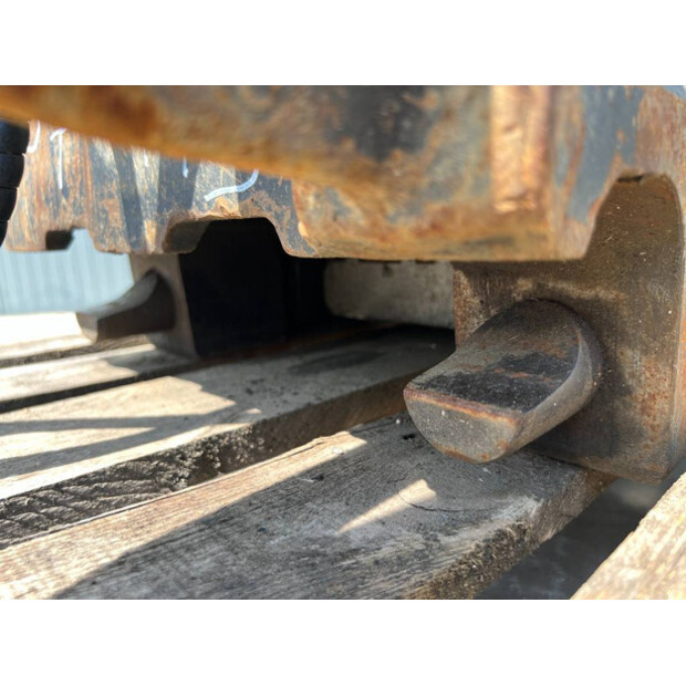 2017 OilQuick OQ65-41029530