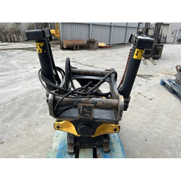 2016 Engcon EC226-41029802