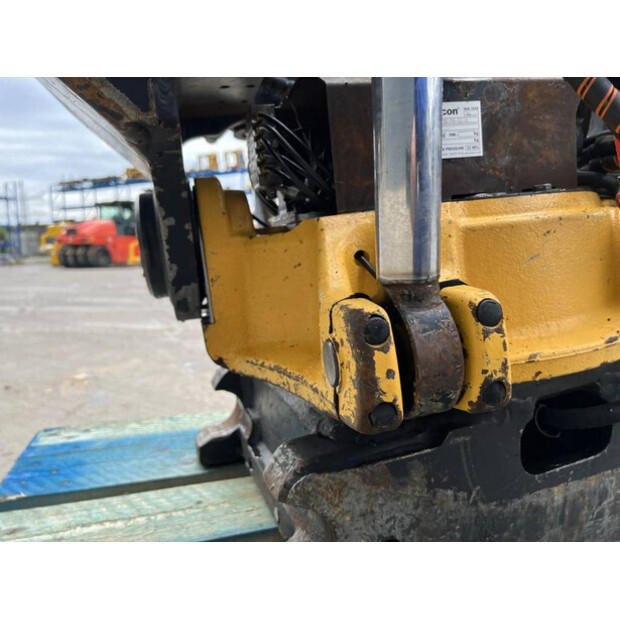 2016 Engcon EC226-41029811