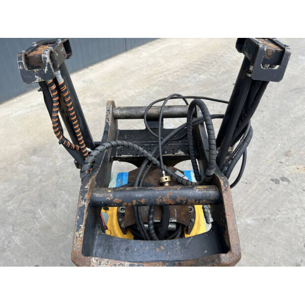 2016 Engcon EC226-41029812