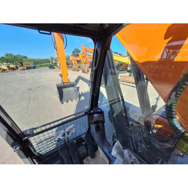 2025 Develon DX300LC-7M-41034123