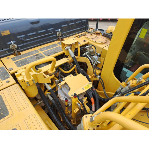 2018 Komatsu HB365LC-3-41034211