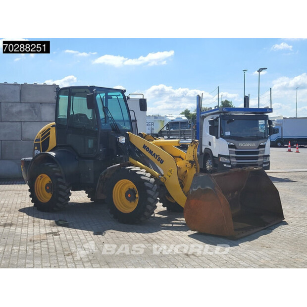 2019 كوماتسو WA100M-8E0-41034550