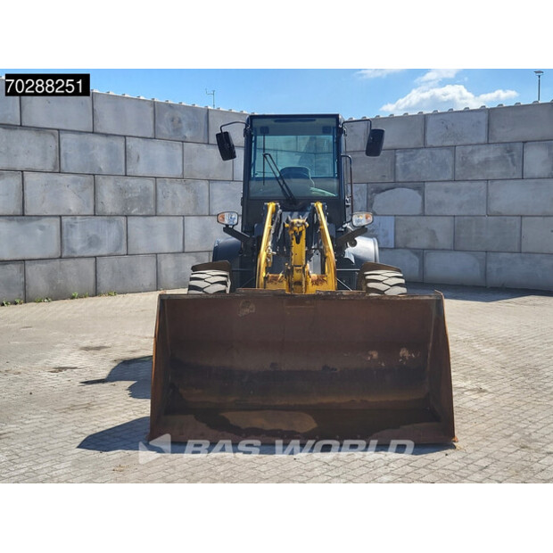 2019 كوماتسو WA100M-8E0-41034551