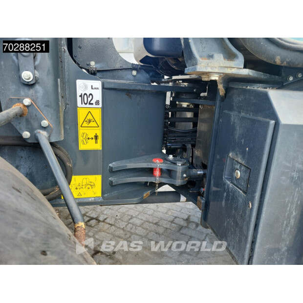 2019 كوماتسو WA100M-8E0-41034566