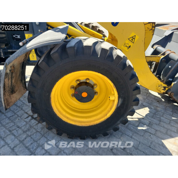 2019 كوماتسو WA100M-8E0-41034571