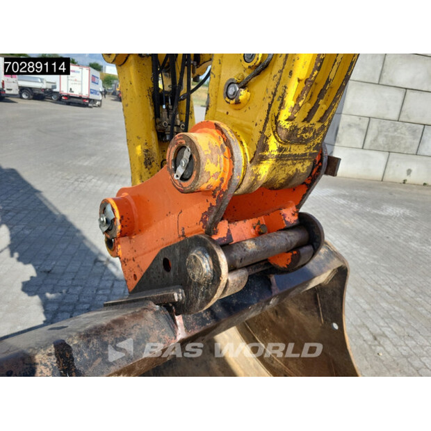 2016 Komatsu HB215LC-2-41051230