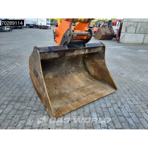 2016 Komatsu HB215LC-2-41051232