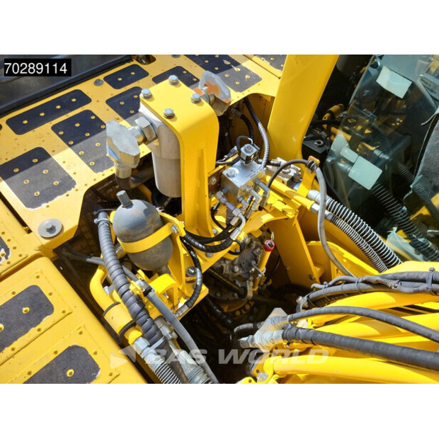 2016 Komatsu HB215LC-2-41051239