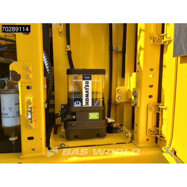 2016 Komatsu HB215LC-2-41051245