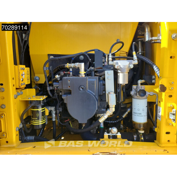 2016 Komatsu HB215LC-2-41051246