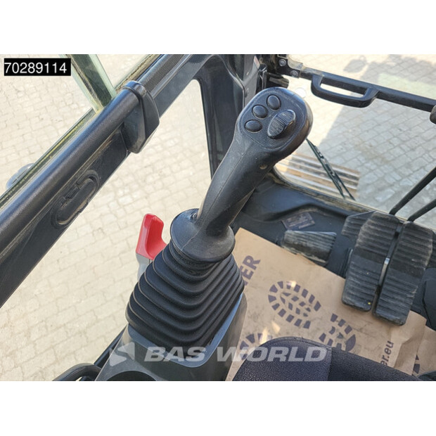2016 Komatsu HB215LC-2-41051248