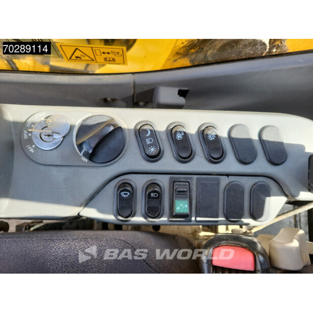 2016 Komatsu HB215LC-2-41051253