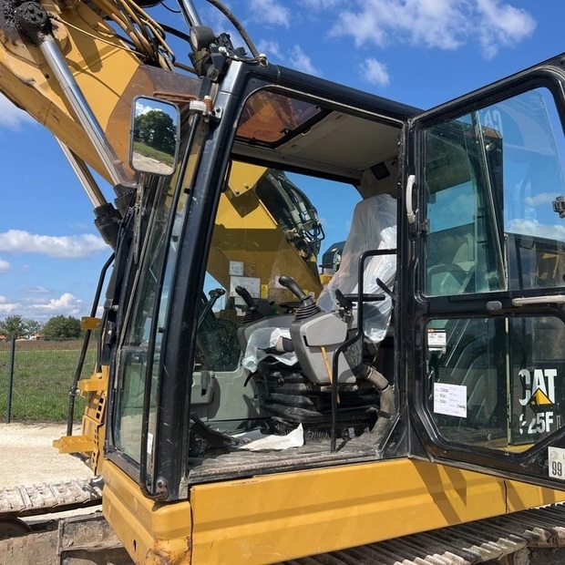 2018 Caterpillar 325FLCR-41065630