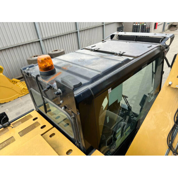 2018 Caterpillar 325FLCR-41077897
