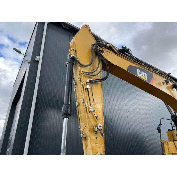 2018 Caterpillar 325FLCR-41077898
