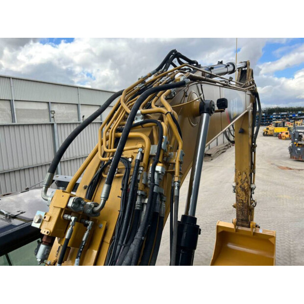 2018 Caterpillar 325FLCR-41077917
