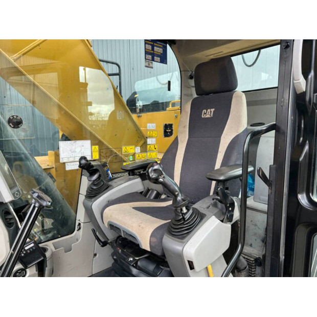 2018 Caterpillar 325FLCR-41077918