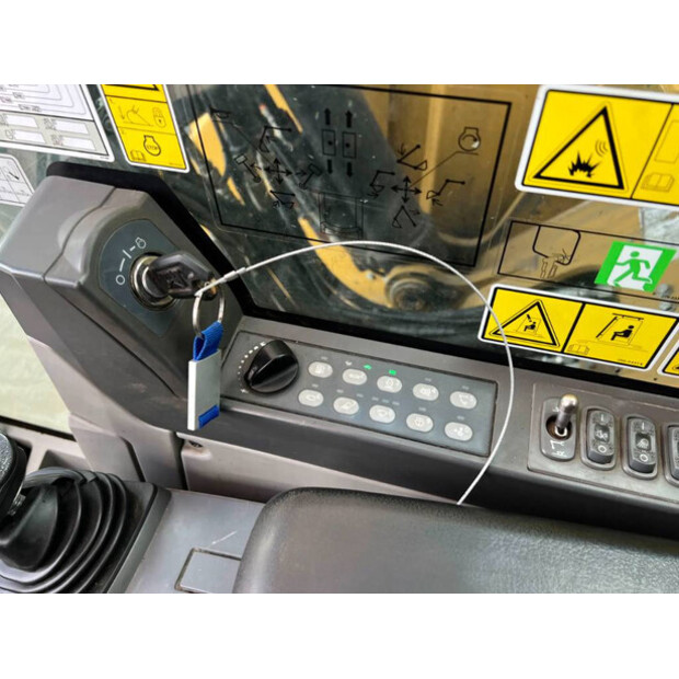 2018 Caterpillar 325FLCR-41077922
