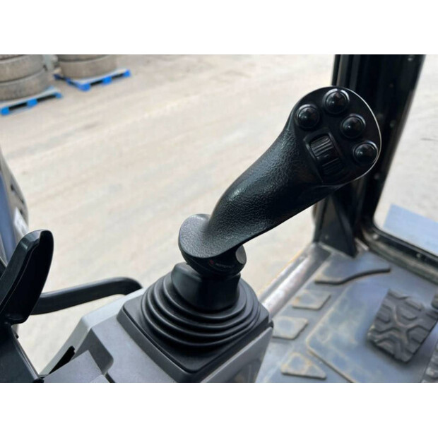 2018 Caterpillar 325FLCR-41077924