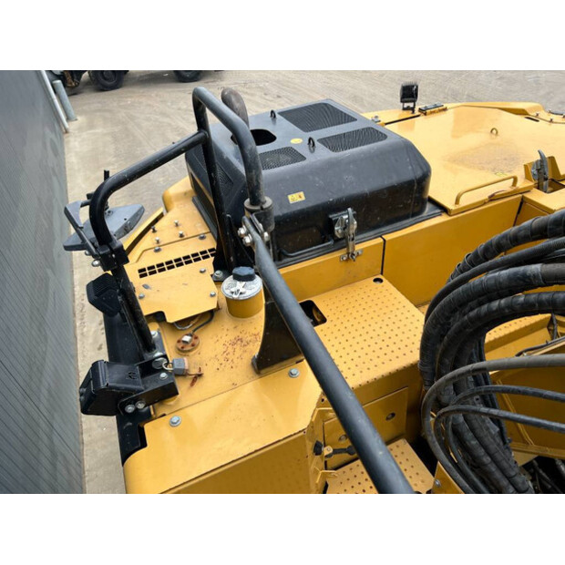 2018 Caterpillar 325FLCR-41077949