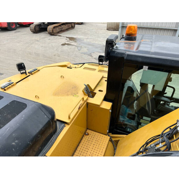 2018 Caterpillar 325FLCR-41077950
