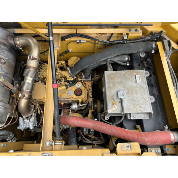 2018 Caterpillar 325FLCR-41077952